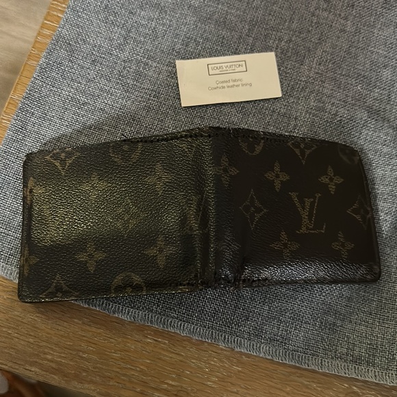Pre loved Louis Vuitton Mens Wallet - Picture 2 of 7